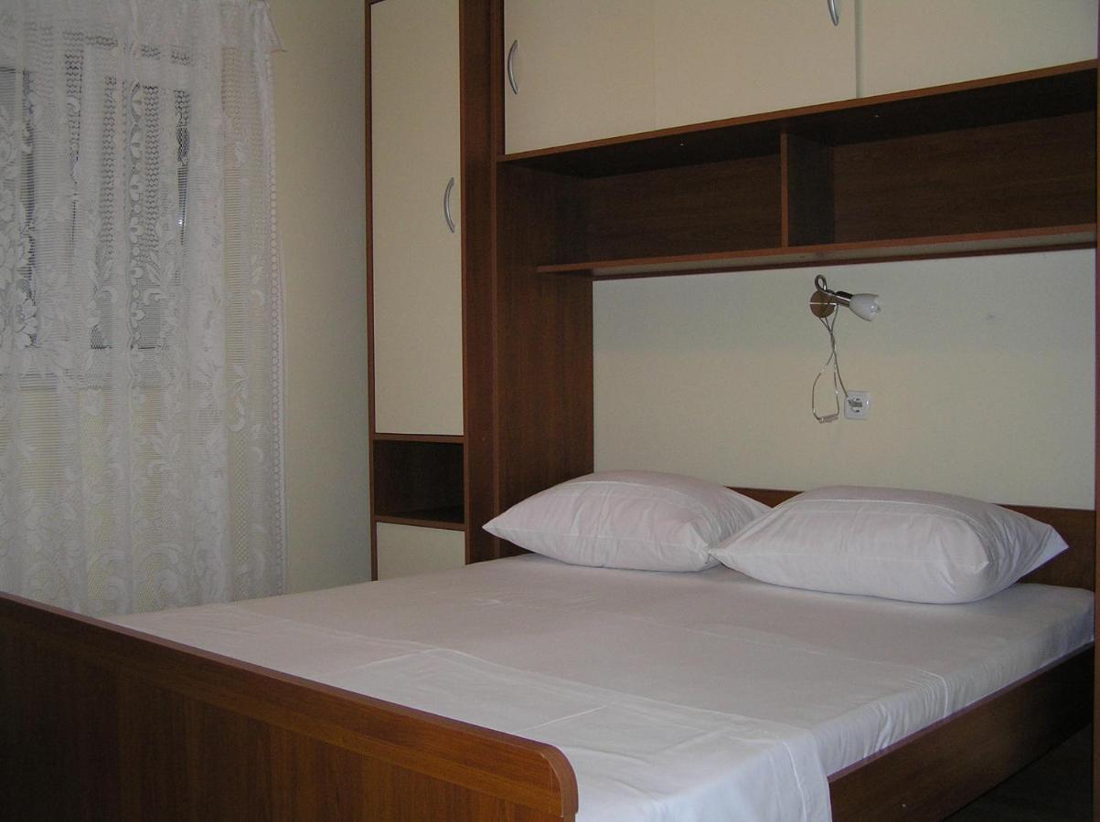Apartments with a parking space Supetarska Draga - Donja, Rab - 15999 Bagian luar foto